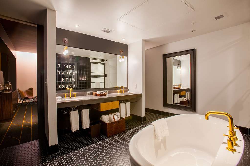The George, By Valencia Hotel Collection College Station Room photo