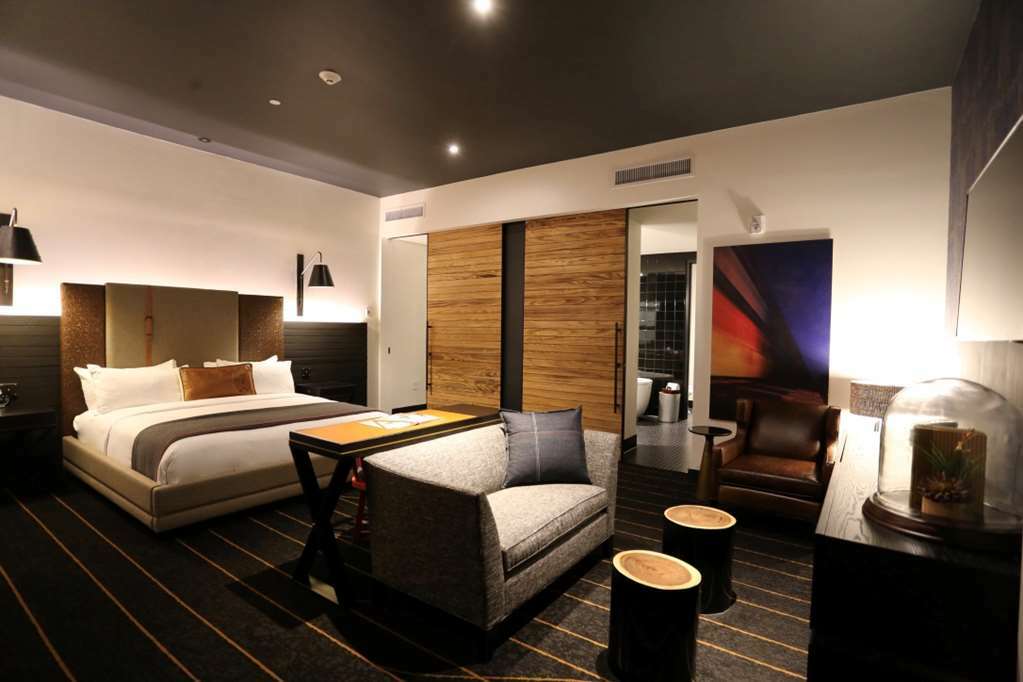 The George, By Valencia Hotel Collection College Station Room photo